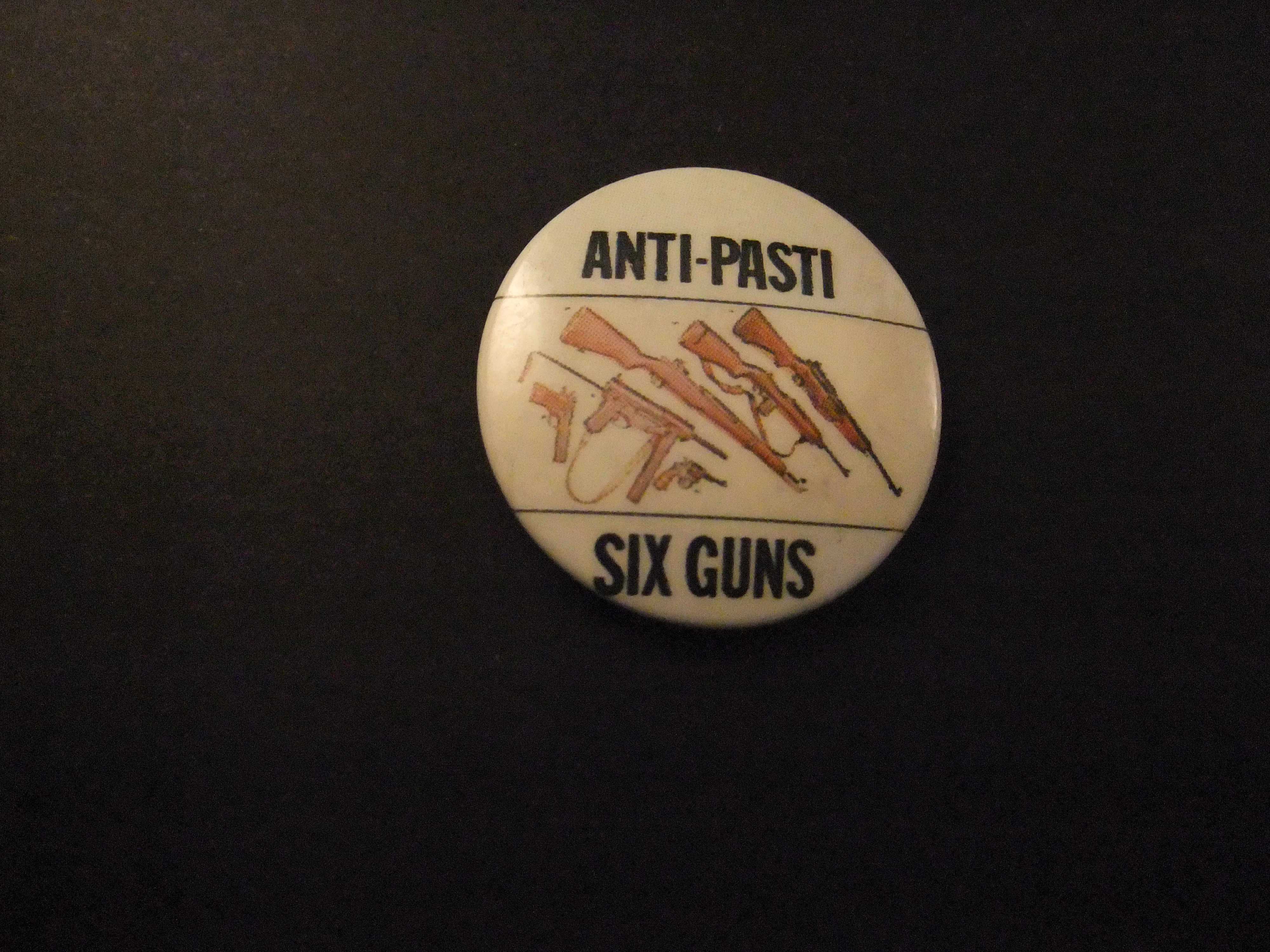 Anti-Pasti Britse punk rockband (single Six Guns)